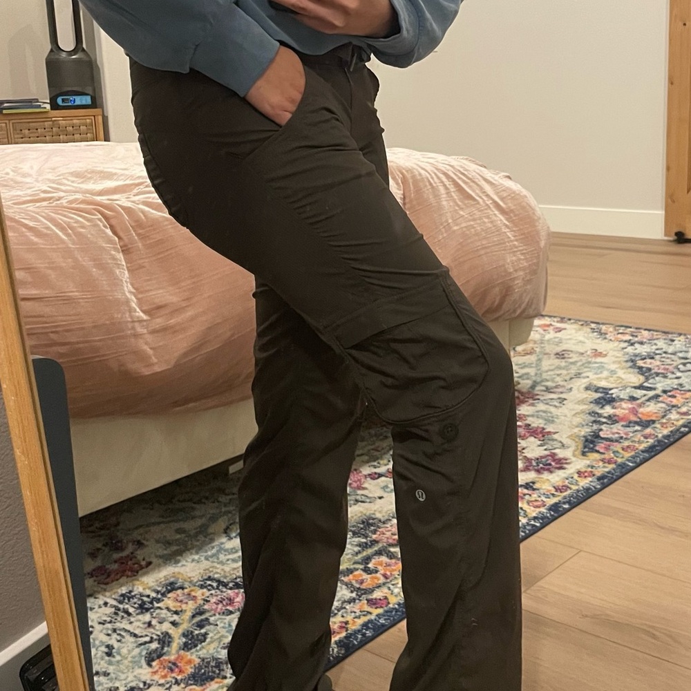 lululemon athletica Dark Green convertible Cargo Pants w/zip pockets